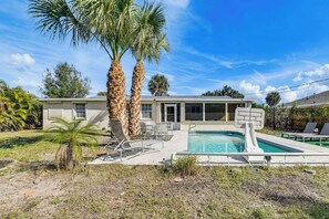 House (2 Bedrooms) | Interior - Beach Time + Pool Vibes! Port Charlotte Hideaway (Port Charlotte)
