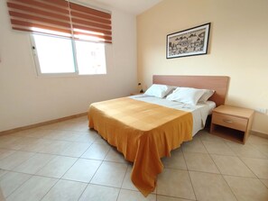 1 bedroom, WiFi, bed sheets - ONDA DO MAR. Cozy apartment near the sea in Santa María (Santa Maria)