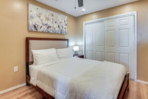 Apartment (1 Bedroom) | Interior - 3 Mi to Lookout Mtn! Gem w/ Fire Pit + Fenced Yard (Phoenix)