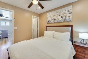 Apartment (1 Bedroom) | Interior - 3 Mi to Lookout Mtn! Gem w/ Fire Pit + Fenced Yard (Phoenix)