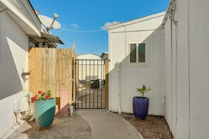 Apartment (1 Bedroom) | Interior - 3 Mi to Lookout Mtn! Gem w/ Fire Pit + Fenced Yard (Phoenix)