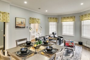 Interior - 2 Mi to Downtown: Charming Apt in Schenectady! (Schenectady)