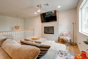 House (3 Bedrooms) | Interior - 2 Mi to Dtwn: Gorgeous Gilbert Gem w/ Private Yard (Gilbert)