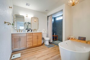 House (3 Bedrooms) | Interior - 2 Mi to Dtwn: Gorgeous Gilbert Gem w/ Private Yard (Gilbert)