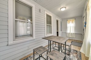 Apartment (2 Bedrooms) | Interior - Walk to Local Eats! Updated Schenectady Apartment (Schenectady)