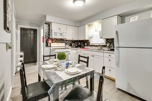 Interior - Walk to Local Eats! Updated Schenectady Apartment (Schenectady)