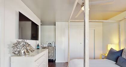 In-law Suite w/ Kitchenette & Outdoor Space