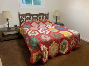 Iron/ironing board, WiFi, bed sheets