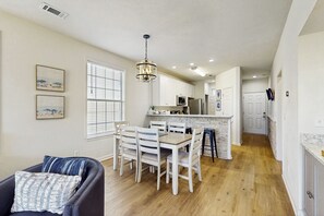 Interior - 2BR Condo on Golf Course w/ Pool & Tennis Court (Myrtle Beach)