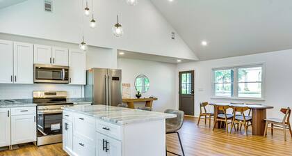 < 1 Mi to Downtown Pensacola: Quiet Home w/ Yard