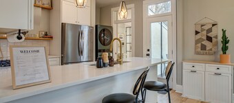 Walk to Eats! Tennyson Haven w/ Pet-friendly Yard