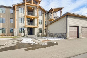 Interior - Walk to Ski Shuttle & Brewery! New Fraser Condo (Fraser)