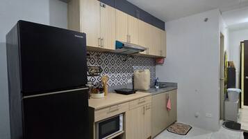 Condo, 3 Bedrooms, City View | Interior