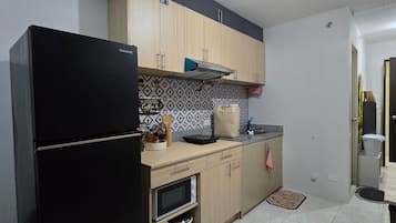 Condo, 3 Bedrooms, City View | Interior