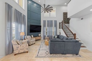 Smart TV - This coastal home is pet friendly and has all you will need for your party of 12 (Port Aransas)