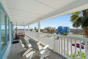 Property grounds - This coastal home is pet friendly and has all you will need for your party of 12 (Port Aransas)