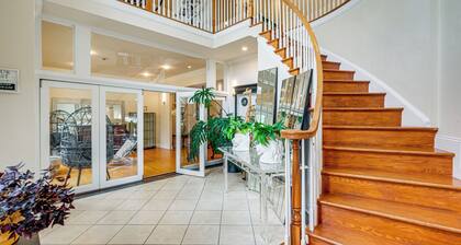 Stay Near DC! Group Getaway w/ Easy Metro Access