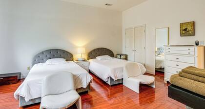 Stay Near DC! Group Getaway w/ Easy Metro Access