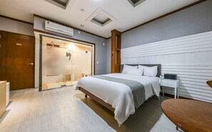 مكتب ومساحة عمل للكمبيوتر المحمول وواي فاي مجانًا