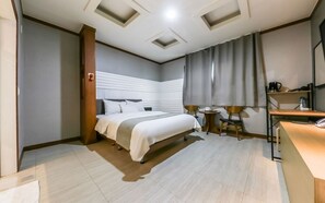 Desk, laptop workspace, free WiFi