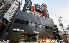 المنشأة من الخارج