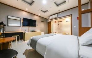 مكتب ومساحة عمل للكمبيوتر المحمول وواي فاي مجانًا