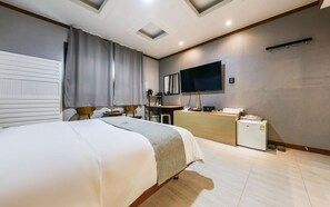 Desk, laptop workspace, free WiFi