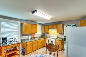 House (2 Bedrooms) | Interior - 2 Mi to Dtwn Paducah! Family Getaway w/ Yard (Paducah)