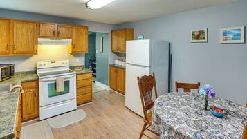 House (2 Bedrooms) | Interior