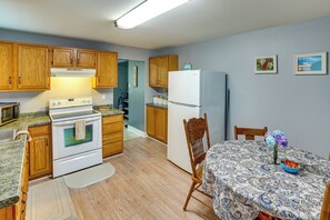 House (2 Bedrooms) | Interior - 2 Mi to Dtwn Paducah! Family Getaway w/ Yard (Paducah)