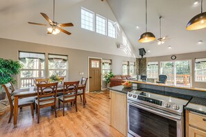 House (3 Bedrooms) | Interior