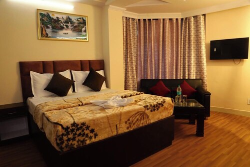 Sapphire B&B Near Mall Road Shimla