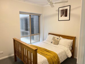 2 chambres, fer et planche à repasser, Wi-Fi gratuit, draps fournis