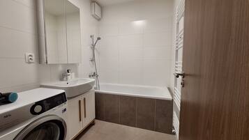 Comfort Apartment, Balcony, City View | Bathroom