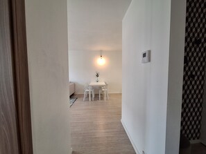 Comfort Apartment, Balcony, City View | Living area