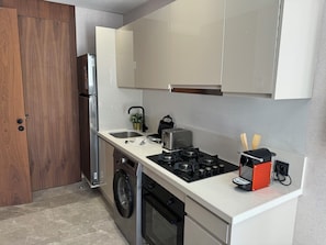 Private kitchen - Modern City-Center Studio, 500m from Mohamed V Stadium - Pavilion 41-. (Casablanca)