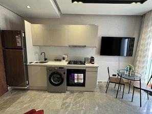 Private kitchen - Modern City-Center Studio, 500m from Mohamed V Stadium - Pavilion 41-. (Casablanca)