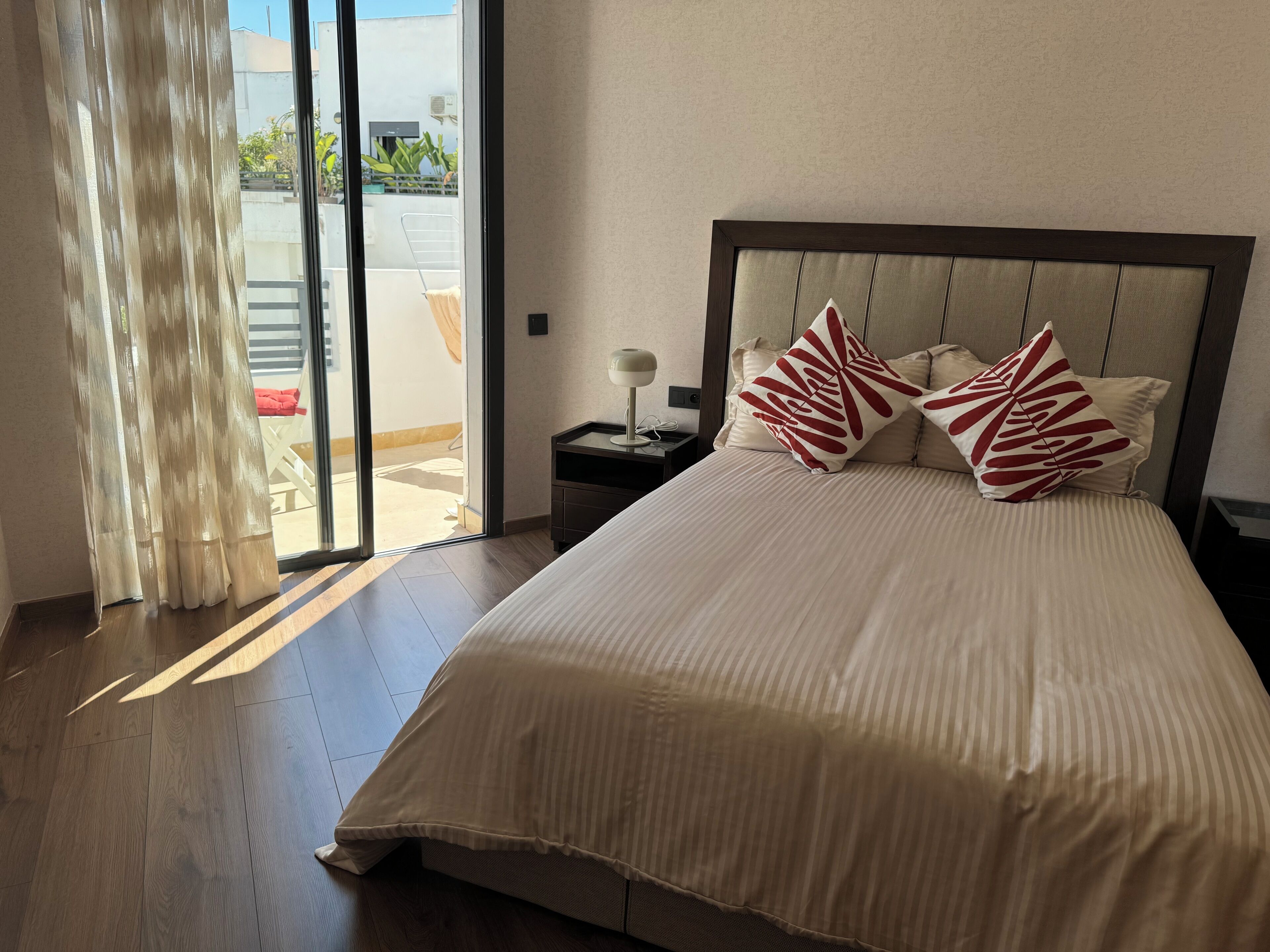 Bügeleisen/Bügelbrett, Internetzugang, Bettwäsche