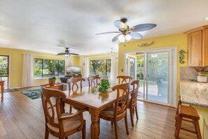 Dining - Hale Hauoli - lovely home, near golf & beaches (Princeville)