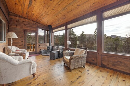 2 Miles to Deadwood! 3.5 Acres w/ 4,100 Sq. Ft - Hot Tub, Paved!