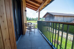 Chambre Double, accessible aux personnes à mobilité réduite, vue jardin | Vue depuis le balcon