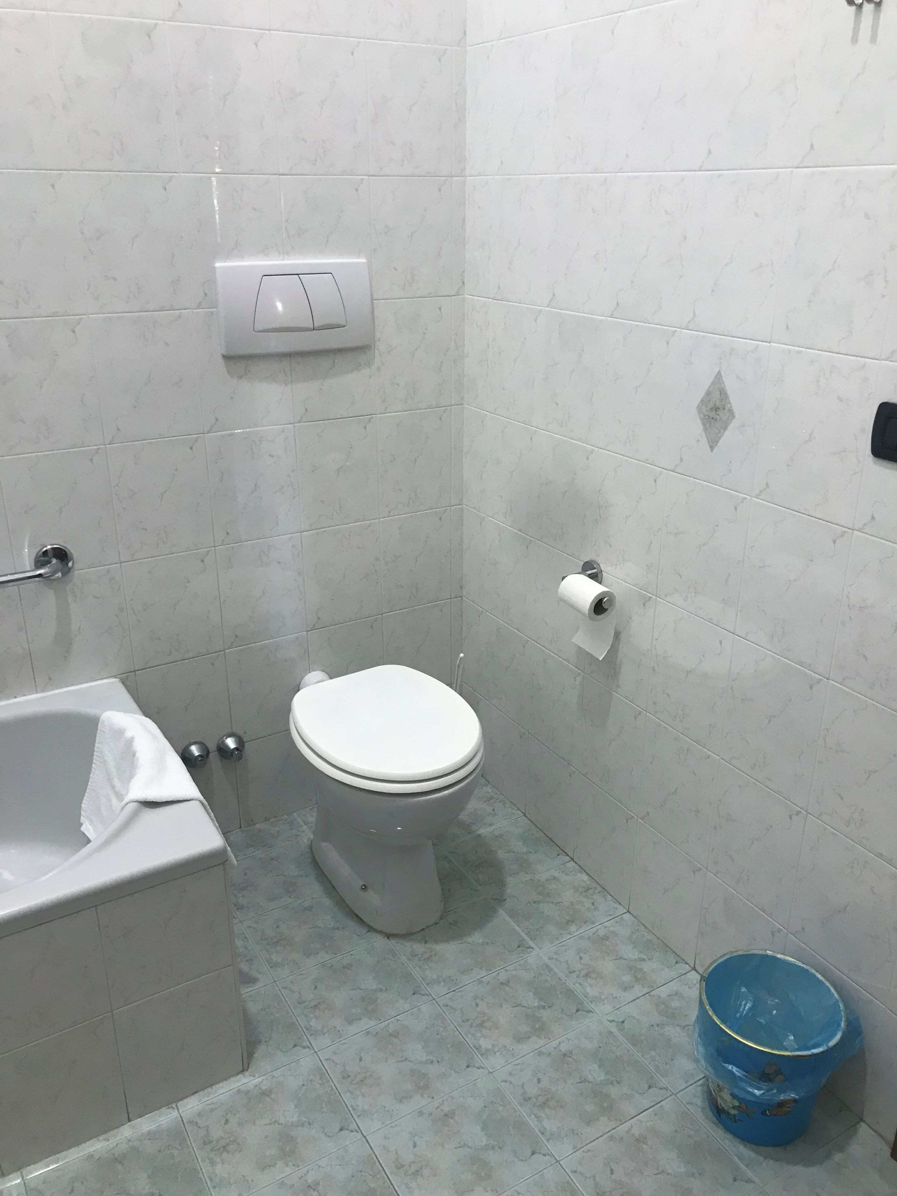 Dusche, Haartrockner, Bidet, Handtücher