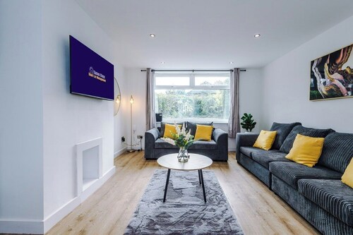 M22 | Near Airport | Parking | WiFi | 15% Off