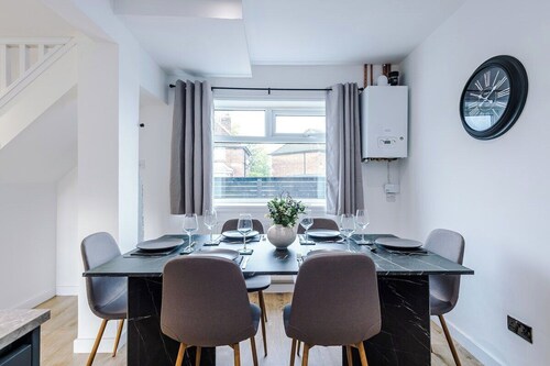 M22 | Near Airport | Parking | WiFi | 15% Off