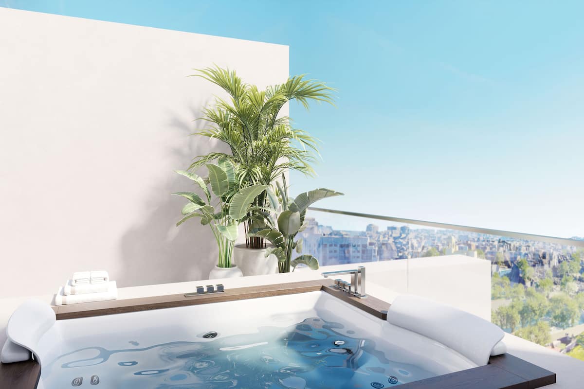 Minibar, in-room safe, desk, iron/ironing board