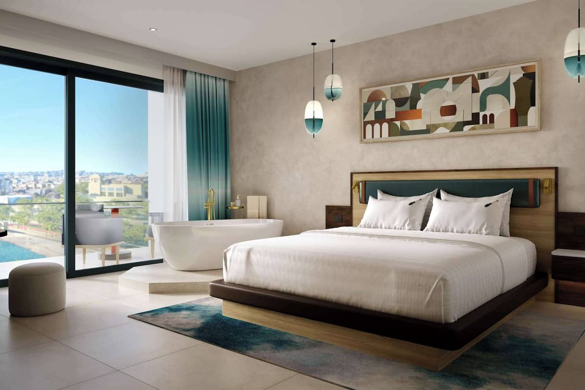 Deluxe King Club with Jetted Tub