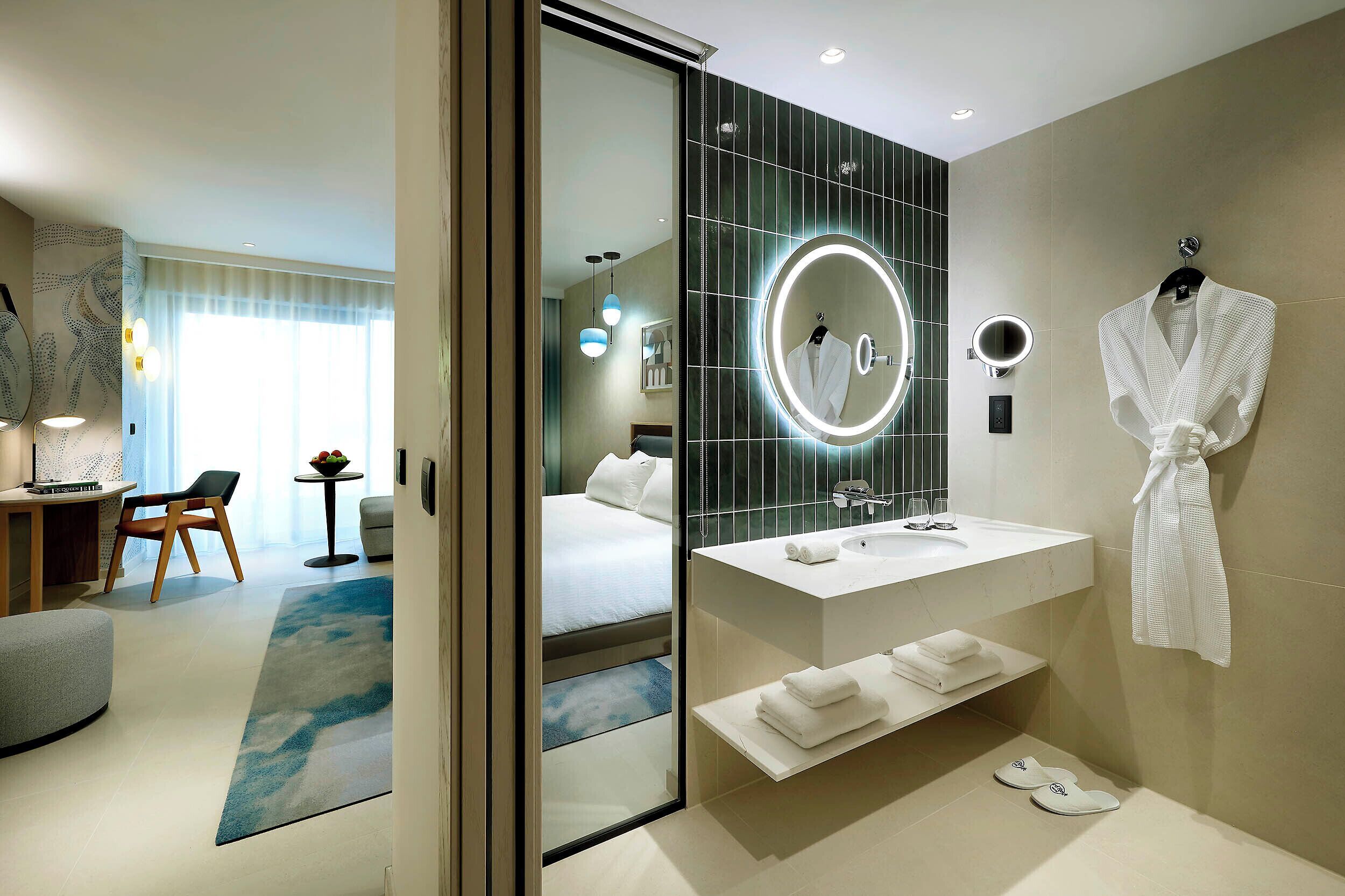 Superior King | In-room safe, desk, iron/ironing board, free WiFi