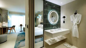 Asciugacapelli, asciugamani, sapone, shampoo