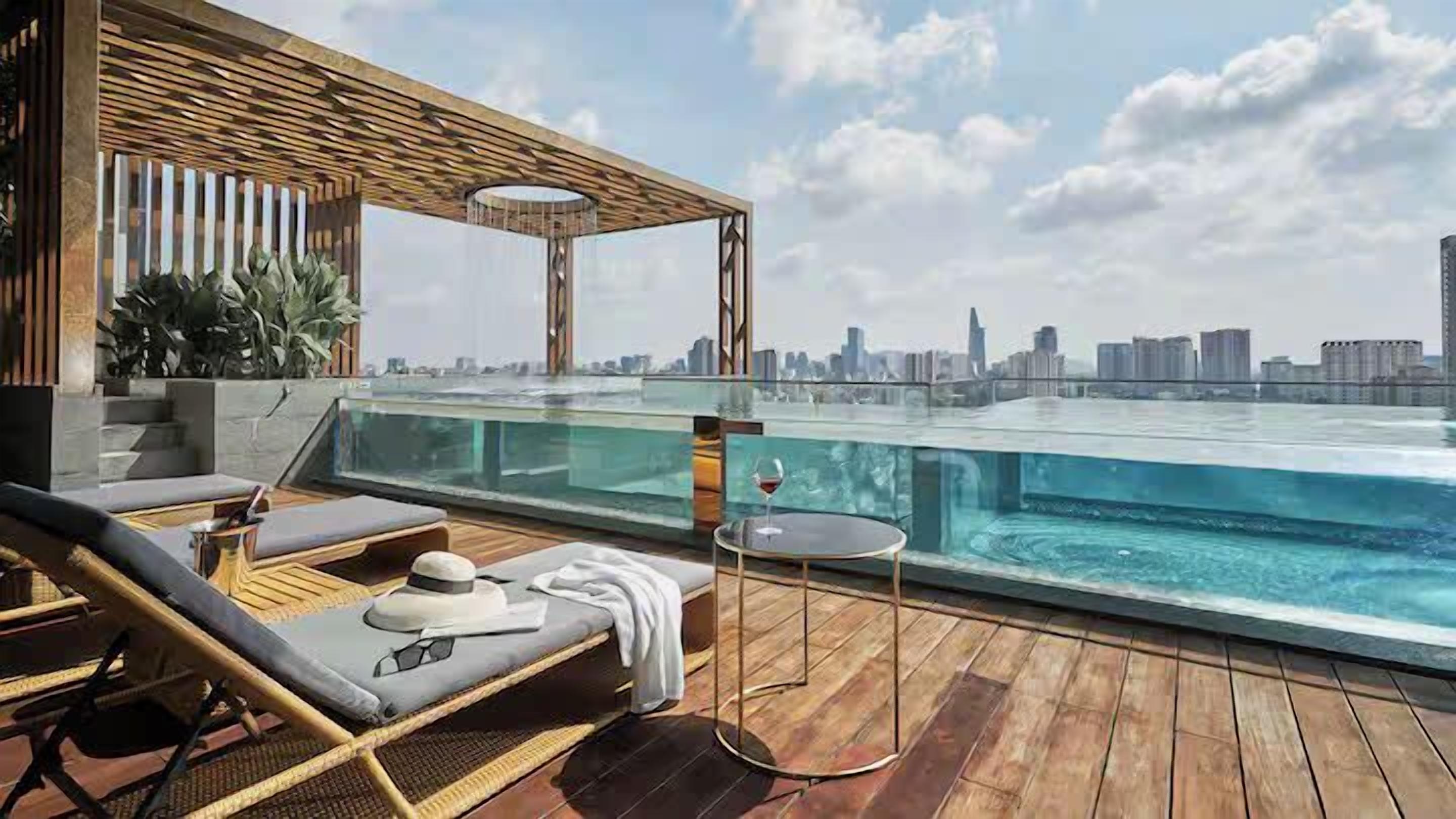 Una piscina al aire libre