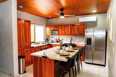 Phenomenal 4-bedroom house with AC in charming Uvita
